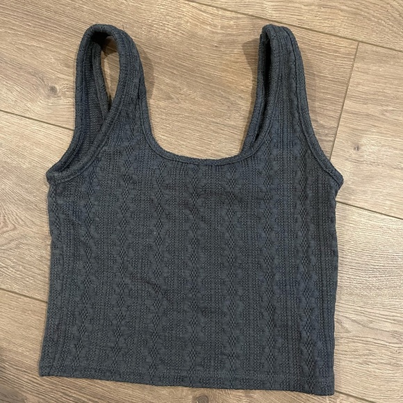 Tops - Knitted crop tank